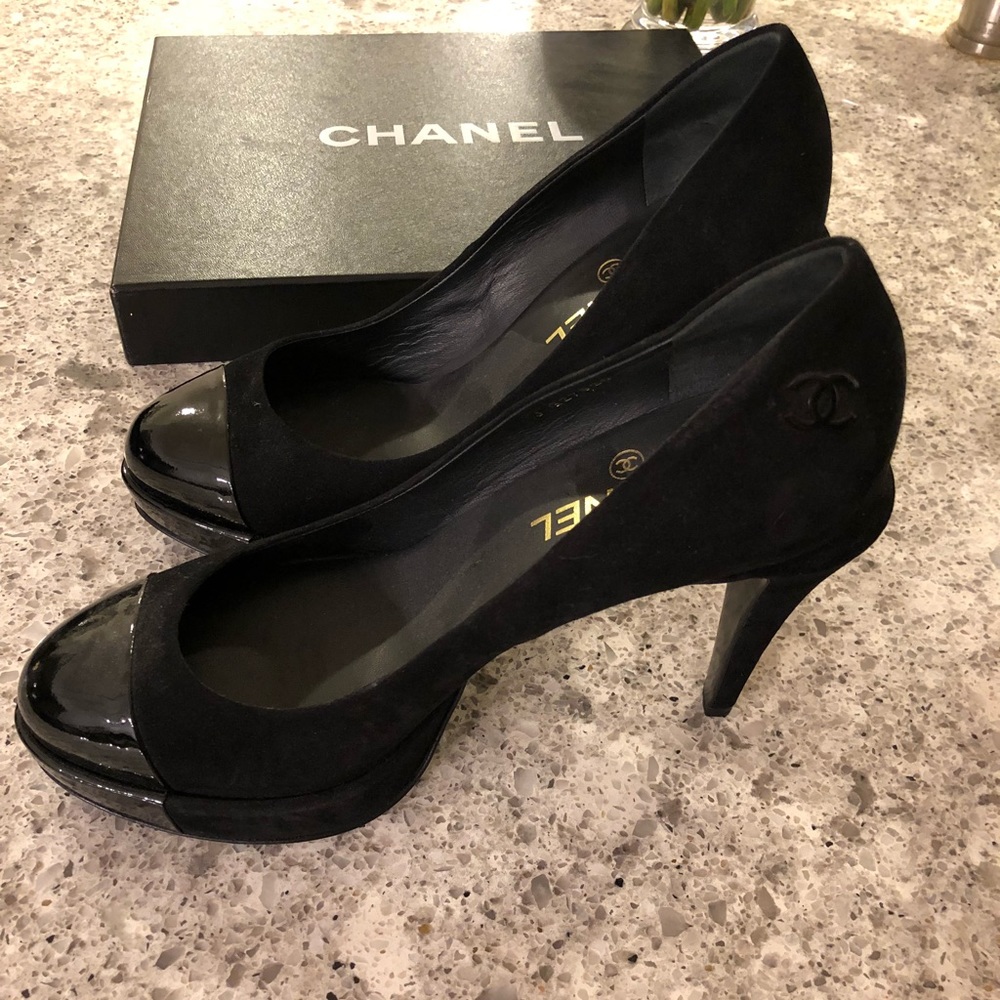 Chanel Escarpin Cap Toe CC Logo Pumps, Sz 38 (8)